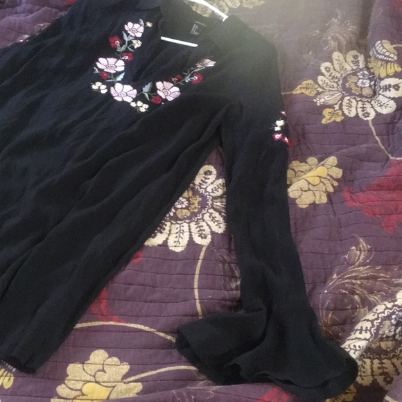 Bell sleeve black dress - Picture 3 of 4